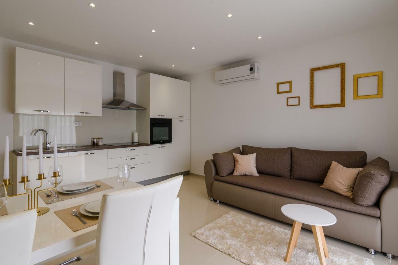 Villa Apartments Aa 1 Trogir Eksteriør bilde